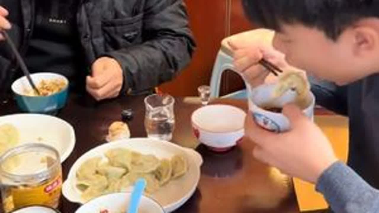 冬至大如年，人间小团圆。大家记得吃饺子！