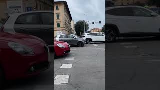 Traffico a Livorno ordinato e allineato 😃😂