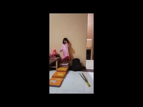Adek Nyanyi Lagu Mama Bunda Ummi Apapun Namanya
