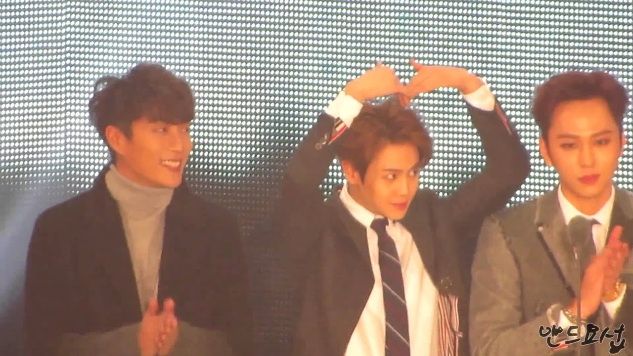 141113 비스트 - 네티즌 인기상 수상(Feat.물병좀버려줘~...다시줘ㅋㅋ)