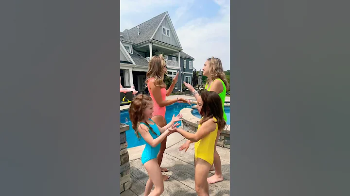 BFF TIKTOK DANCE 🩷🩵💛💚 @agset211 @HallieOnStage114 #dance #fun #bff #cute #trend #summer #pool
