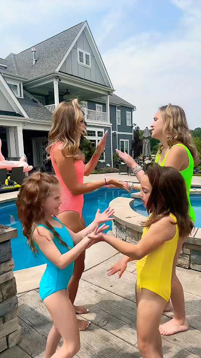 BFF TIKTOK DANCE 🩷🩵💛💚 @agset211 @HallieOnStage114 #dance #fun #bff #cute #trend #summer #pool