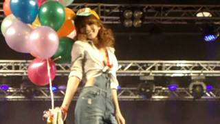 20110917馮媛甄AMI歡樂嘉年華走秀