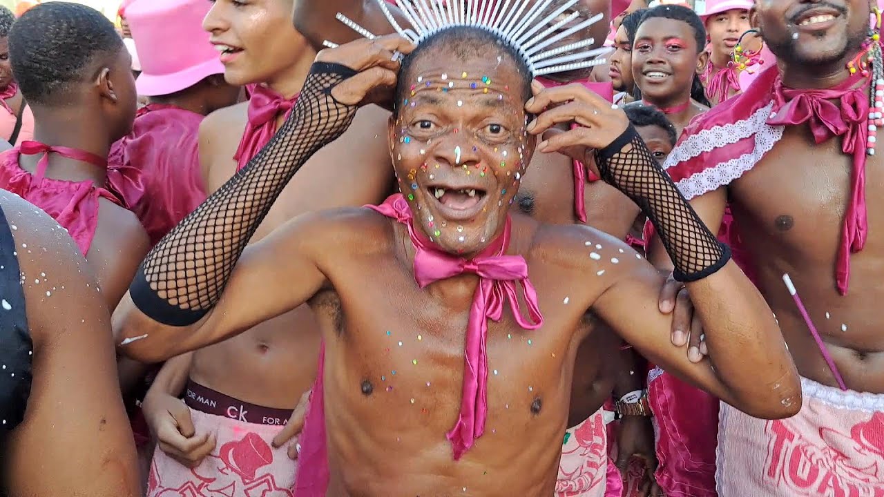 NAL DE ROSINHA NA FOLIA DO BLOCO OS TOALHAS | CARNAVAL 2025