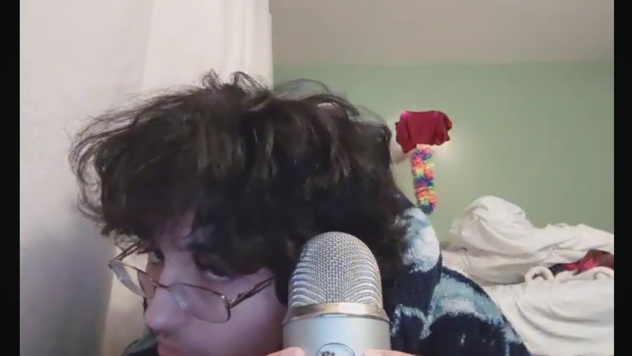 ASMR-видео, где волосы на микрофоне, и многое другое...