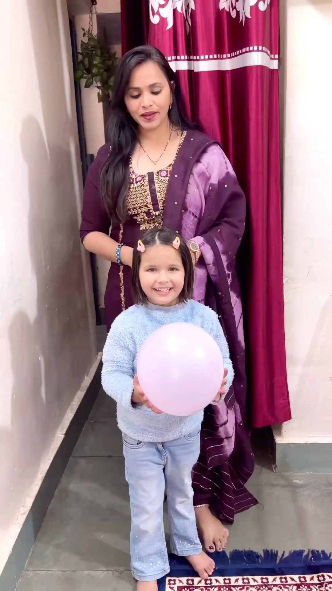 Akshita ka ballon le liya???