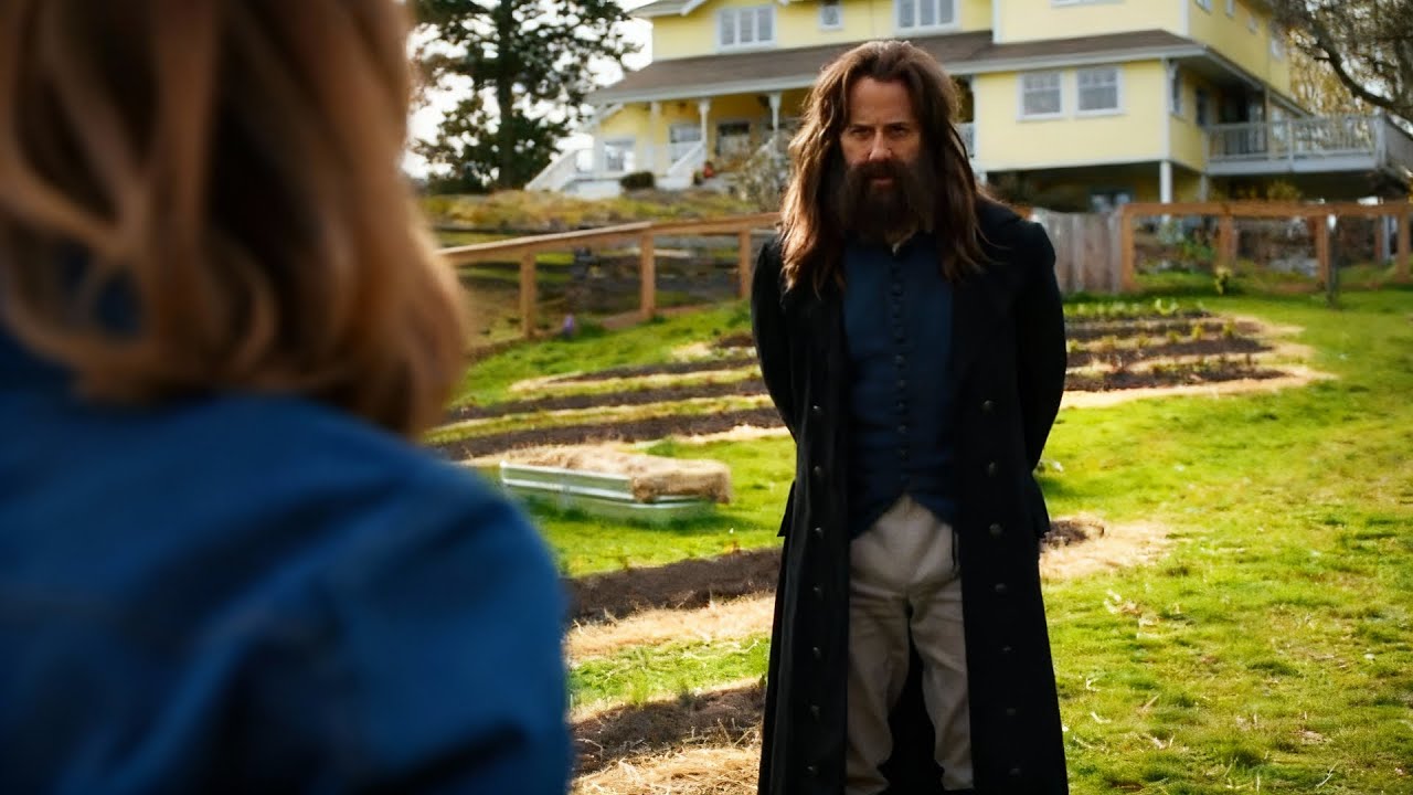 17th Century Man Wakes Up Finds Himself In the Future, Making Women Catch His Attention