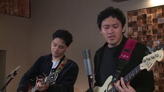 TheOvertunes - The Man Who Can't Be Moved (The Script Cover)
