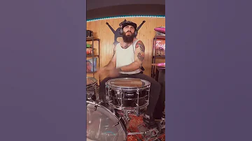 THE BEST DRUM INTRO IN THE HISTORY OF ROCK!