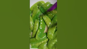 Picking some Snowpeas from my garden&stir fry them. #filipinovlogger #garden #snowpeas #peas