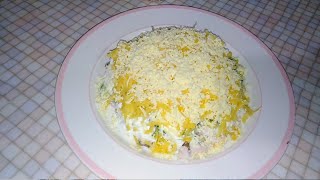 Салат из курицы с грибами и сыром