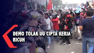 Demo Tolak UU Cipta Kerja Ricuh,Sejumlah Mahasiswa Diamankan