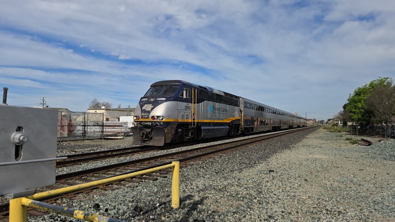 Late Amtrak Capitol Corridor #729 at Hearst Ave with CDTX #2003 F59PHI ...
