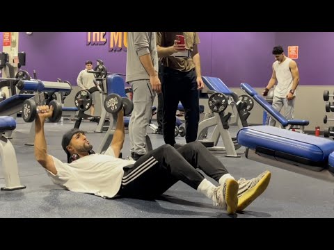 SCREAMING IN THE GYM