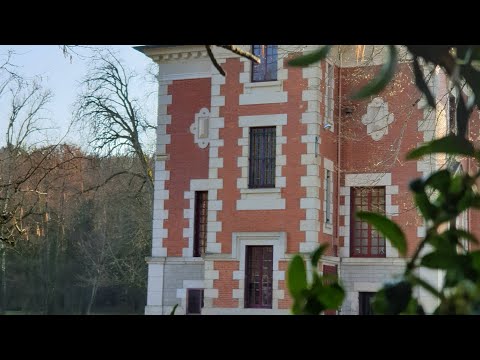 We found a vintage Harrods treasure in France