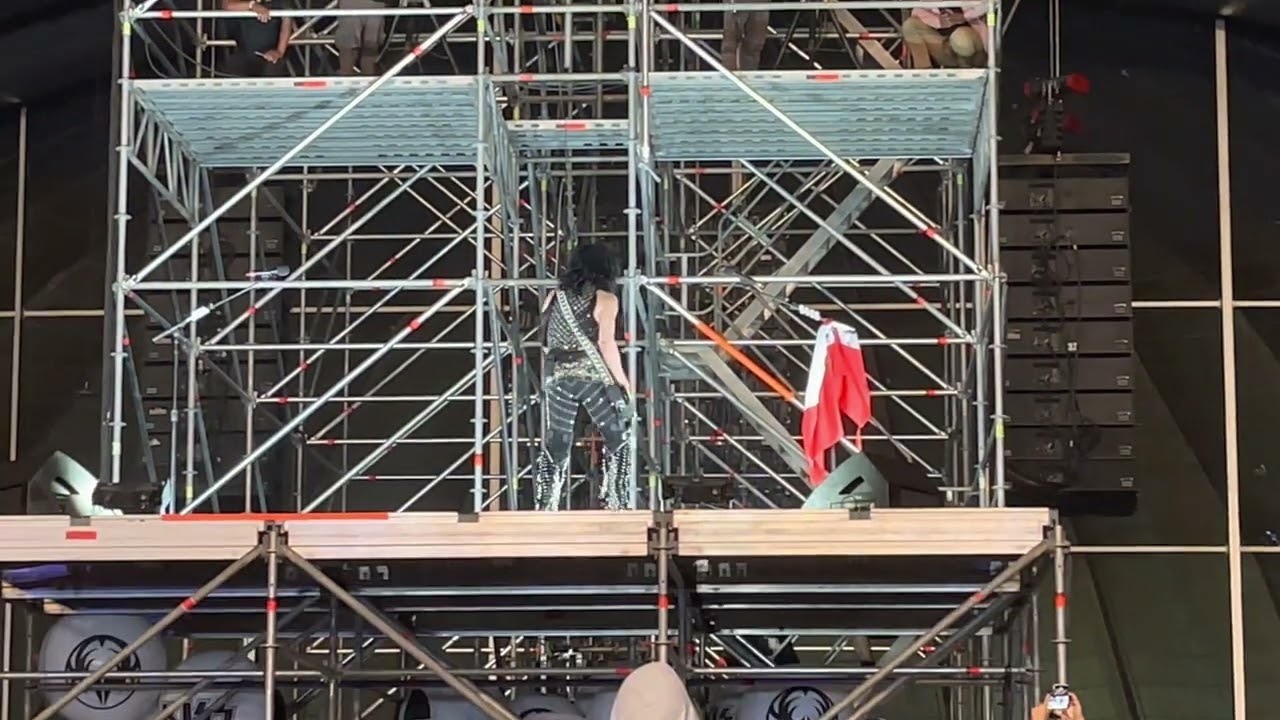 Kiss - Love Gun - B Stage - 4K - Lima 2022