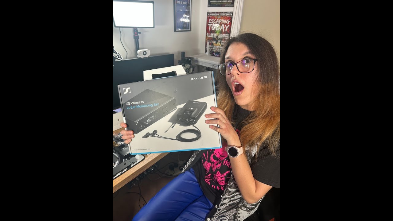Lara Price - Vlog 4 - In-Ear Sennheiser Unboxing!
