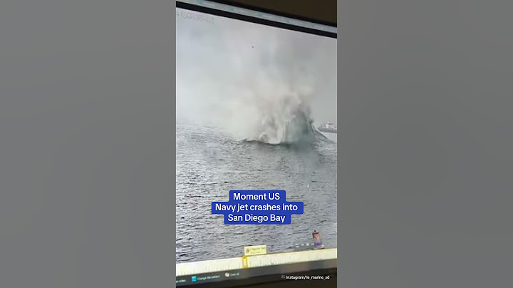 Moment US Navy jet crashes into San Diego Bay