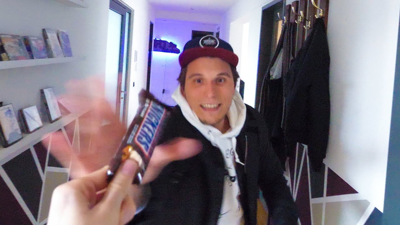 Rewi demütigt mich für ein SNICKERS EIS