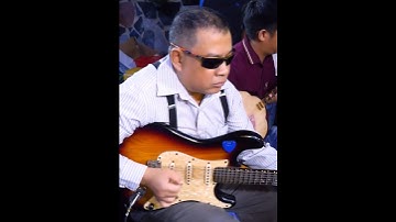 Không Thể Rời Mắt Khi Nghe Hữu Hạnh Đàn Guitar Cổ