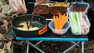 A beautiful young girl spends the night and cooks alone for 3 days