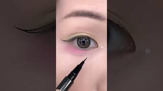 Perfect Eyeliner Tutorial for Beginners | Easy Eyeliner Pencil Tricks ✨#shortsmekup #eyeliner #beaut