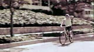 Vignette de la vidéo "Boards of Canada - Everything You Do is a Balloon"