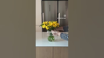 Thumbnail of Flower vase Arrangement, freesia / flower at home