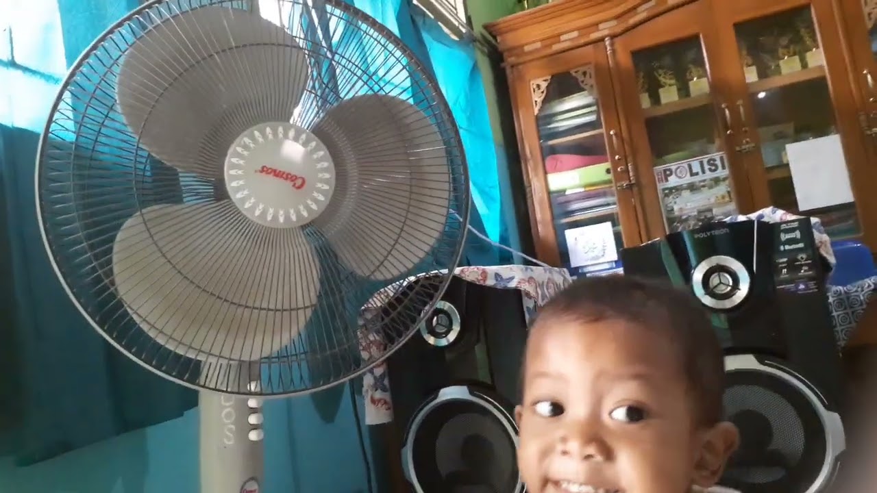 Peŕtama kali Dede Hasby menyalakan kipas angin besar #anakindonesiahebat #kipasangin