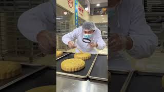 Do You Know What The Brush In The Worker's Hand Is Used For #Mooncake #Chinesefood#India