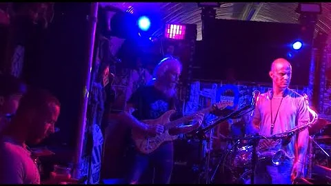 Guthrie Govan solo on Tipatinas with The Fellowshi...