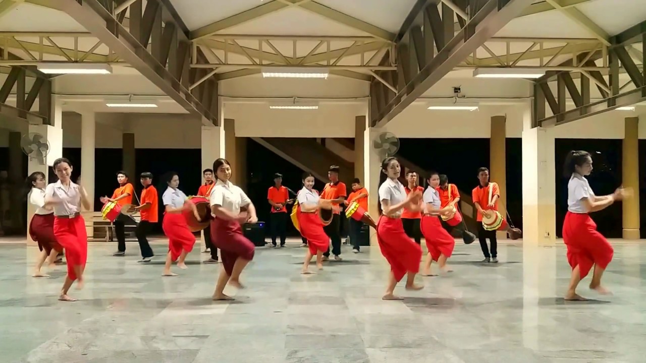 ฟ้อนกลองยาว วนศ.กส.