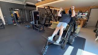 Hack Squat - Machine - B-Stance