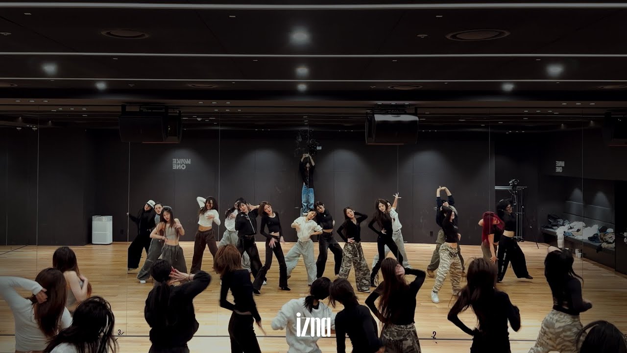 izna(이즈나) The 40th Golden Disc Awards Dance Practice (B-side)