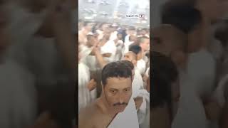 🕋 Бўйи узун одам Маккада умра адо этиб, бошқаларнинг эътиборини тортмоқда.