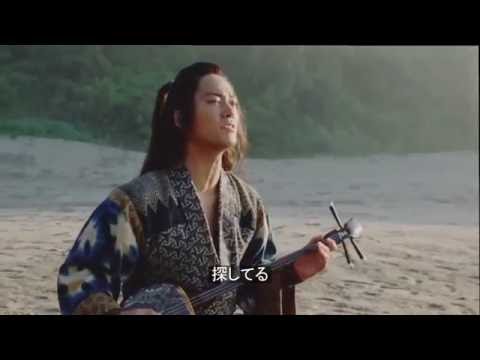浦ちゃん（俳優の桐谷健太）が歌うまいと話題のauCM『海の声編』動画「超美声！