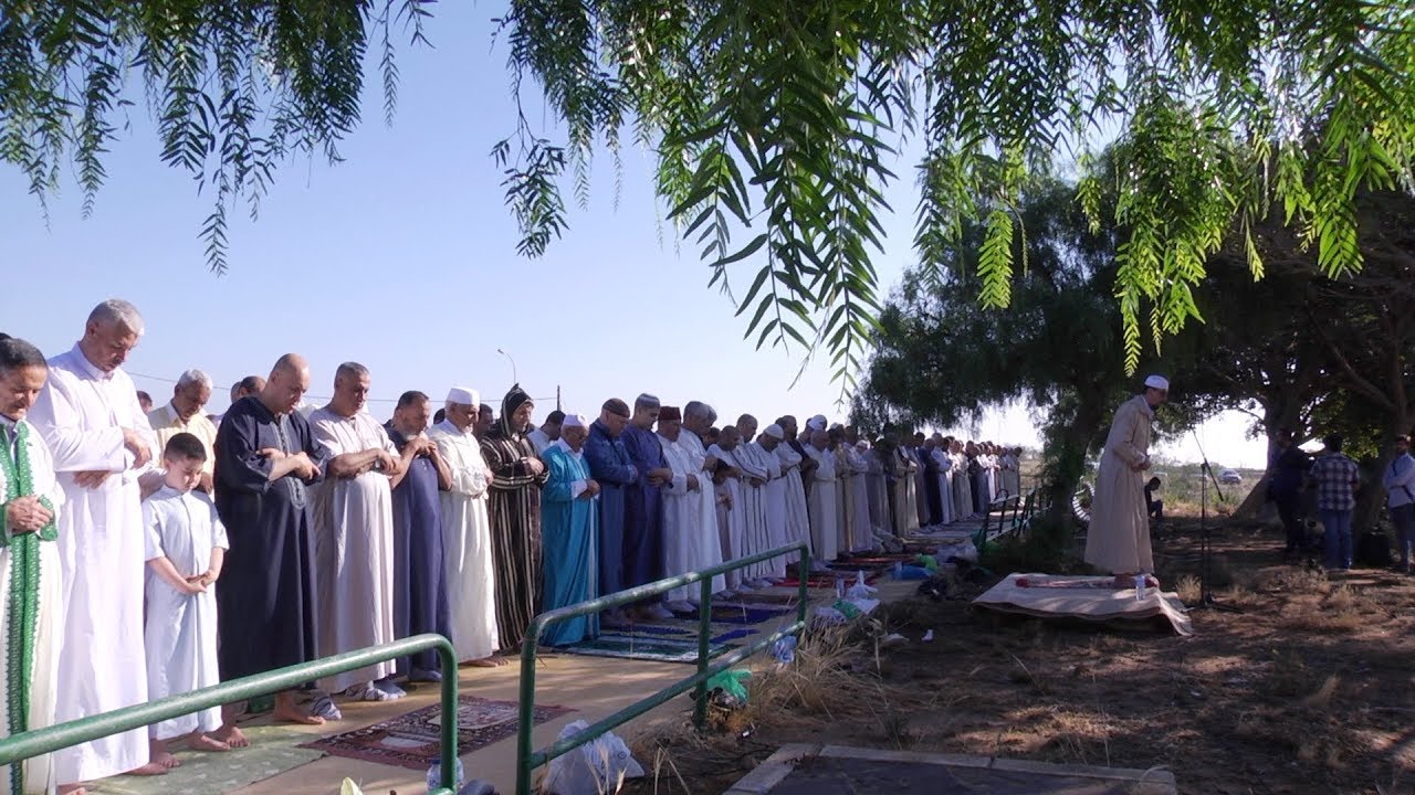 El rezo colectivo culmina el Aid El Fitr