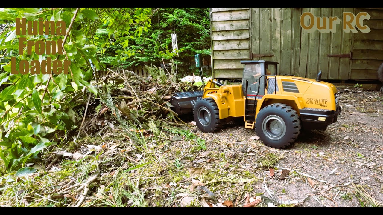 Huina Front loader clearing garden waste