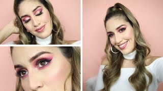 Total look: Maquillaje cut crease dorado y peinado de media cola