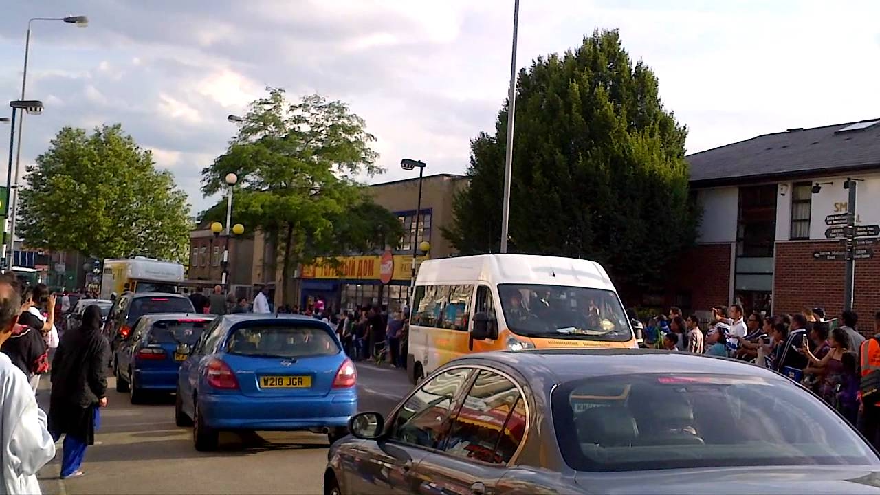 OLYMPIC TORCH IN LEYTON HIGH RD E10.........wmg production YouTube