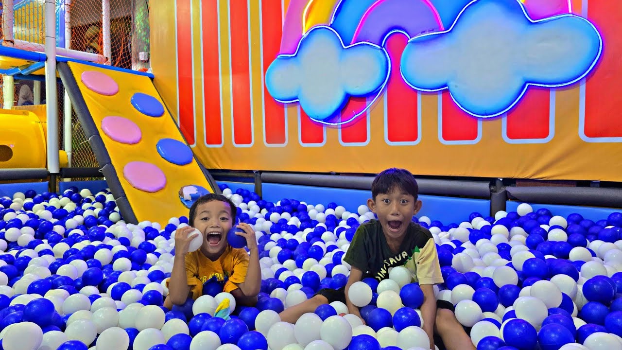 BERMAIN PEROSOTAN MANDI BOLA_PLAYGROUND,TRAMPOLIN,PANJAT DINDING