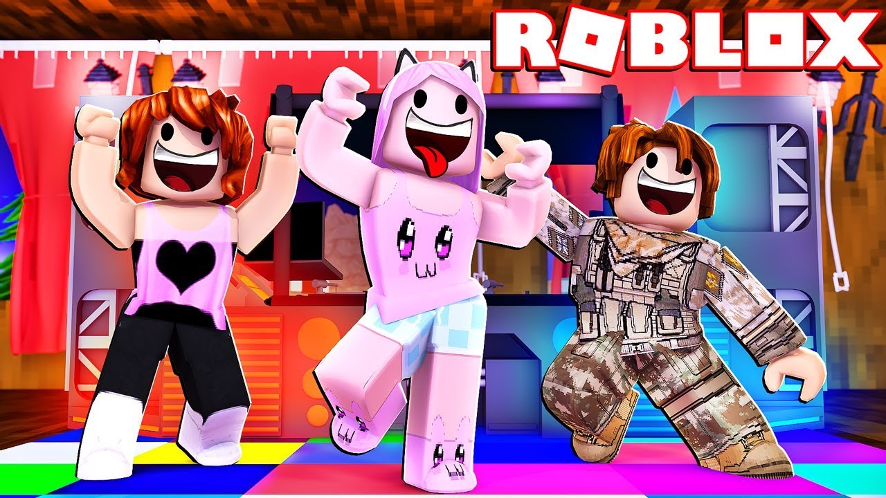 até a boneca do roblox dança melhor que eu kskaksk.