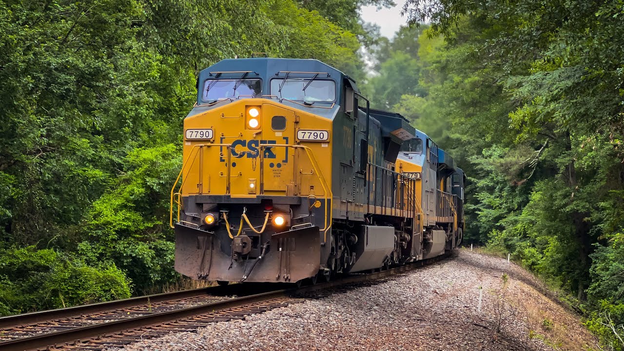 CSX C40-8W 7790 Leads CSX M692 in Evans, GA - YouTube