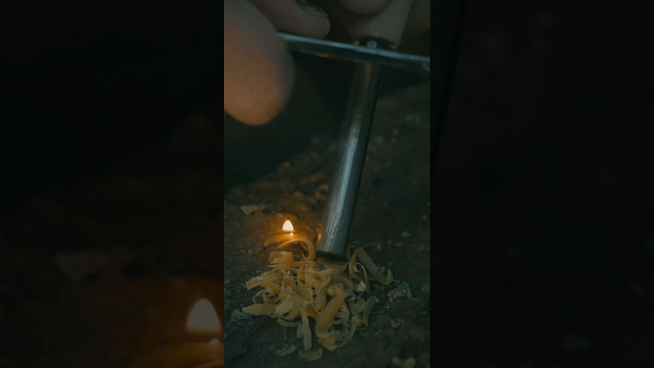 Bushcraft: I light the fire before a freezing night.
