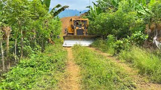 Very Good!! This is the process of opening a new road in a banana plantation with a D6R XL bulldozer