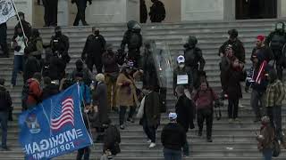 Riot police move pro-Trump rioters down Capitol steps