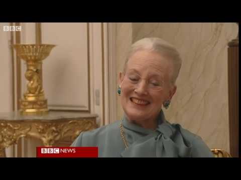 Video: Quafer Elizabeth II atskleidžia atjauninančio kirpimo paslaptį
