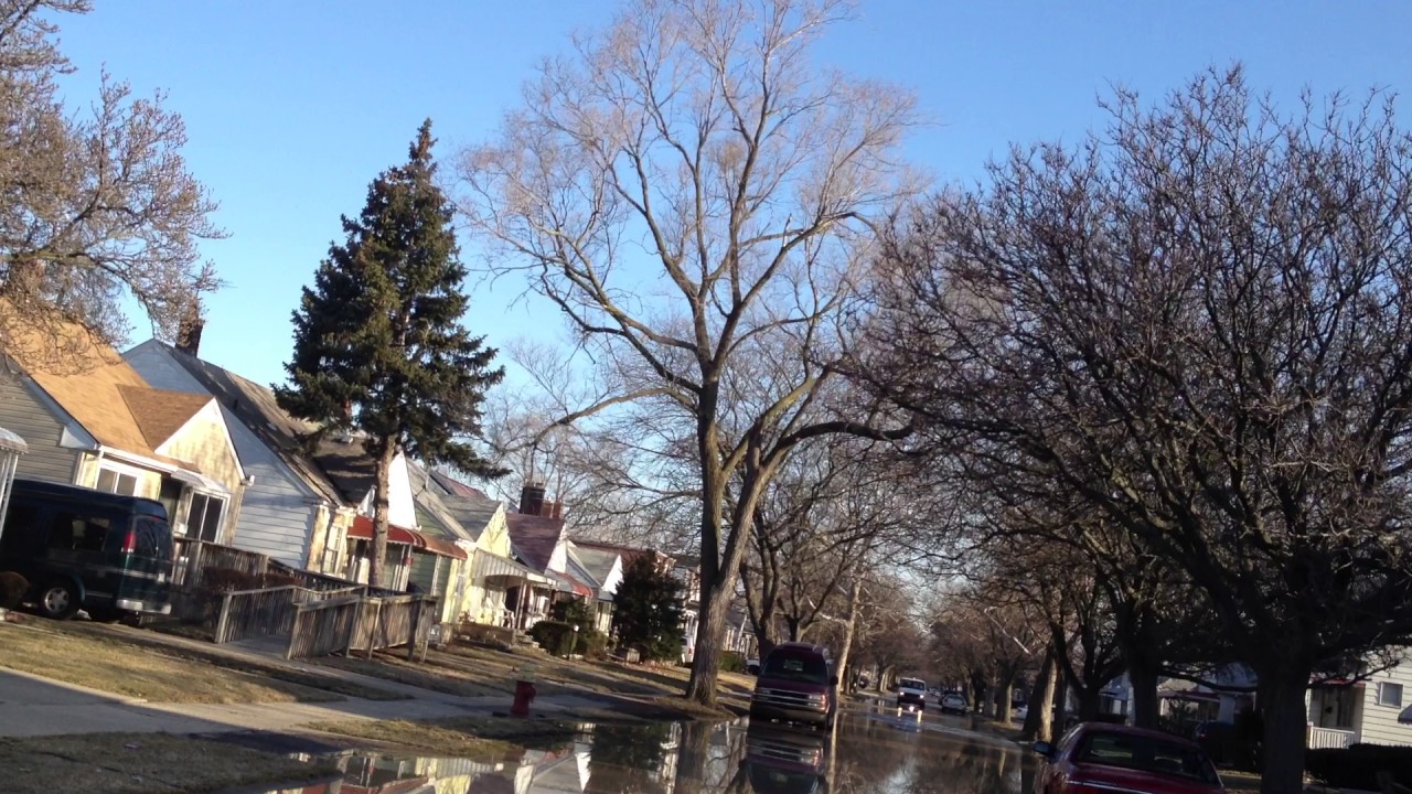 Huge Water main break in Detroit - YouTube