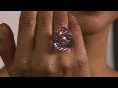 Vidéo: Diadème rare et diamant rose vendu chez Sotheby's