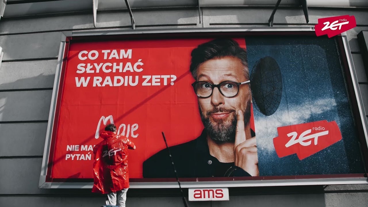 Szymon Majewski własnoręcznie podpisał billboardy w całej Polsce | Kampania Radia ZET JESIEŃ 2019 informacje dnia tv republika youtube
